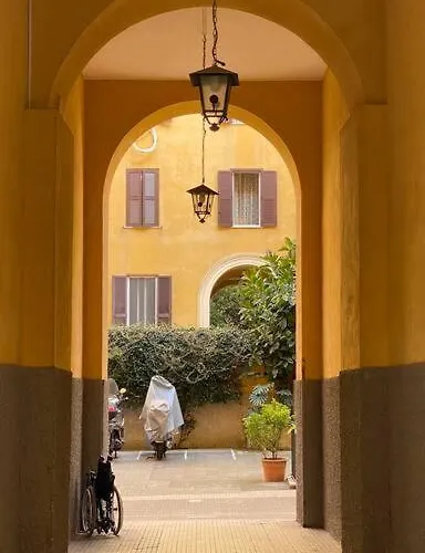 Cosy And Stylish In A Lively Area Of Roma