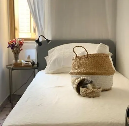 Cosy And Stylish In A Lively Area Of Roma