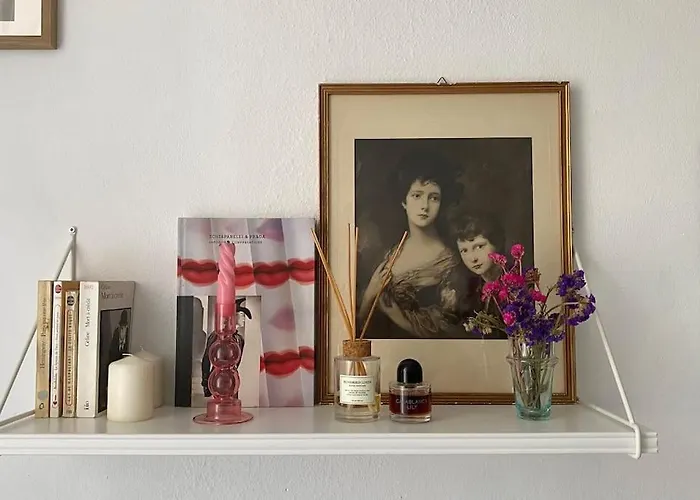 Cosy And Stylish In A Lively Area Of Roma