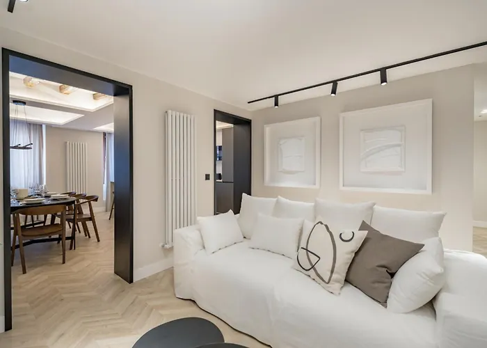 Cosy And Stylish In A Lively Area Of Daire *