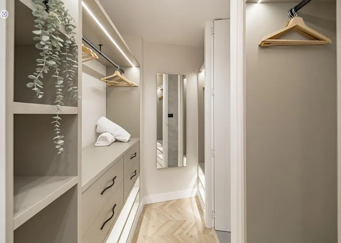 Cosy And Stylish In A Lively Area Of