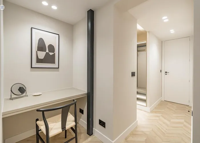 Cosy And Stylish In A Lively Area Of Apartamento