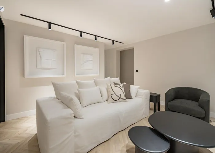 Cosy And Stylish In A Lively Area Of Apartamento